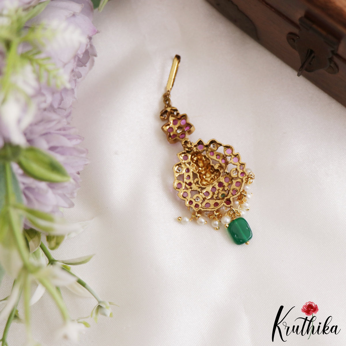 Charming Lakshmi Kemp Maag Tikka MT411