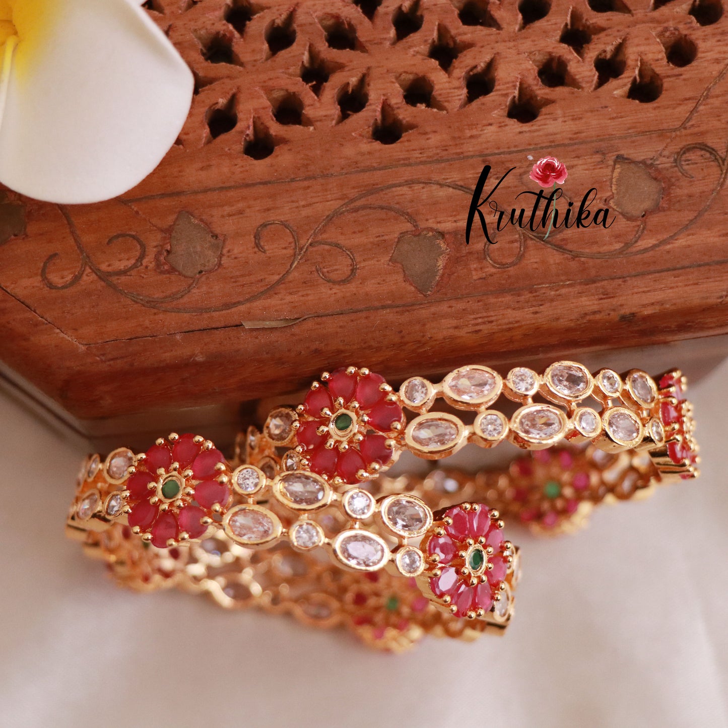 Uncut stones kemp flower bangles B48