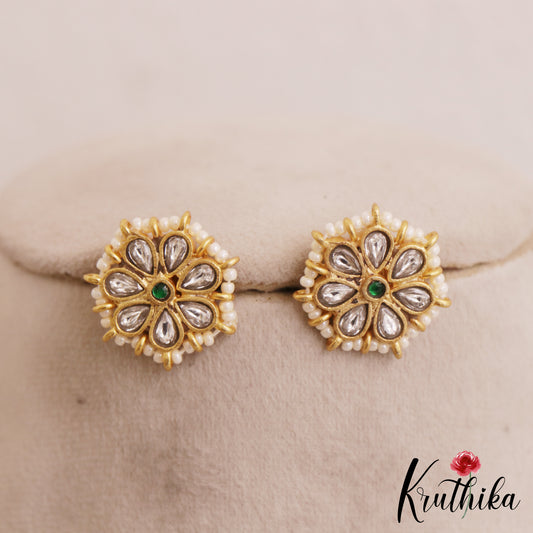 Pretty Pearl Border Floral Motifs Stud Earrings E1033