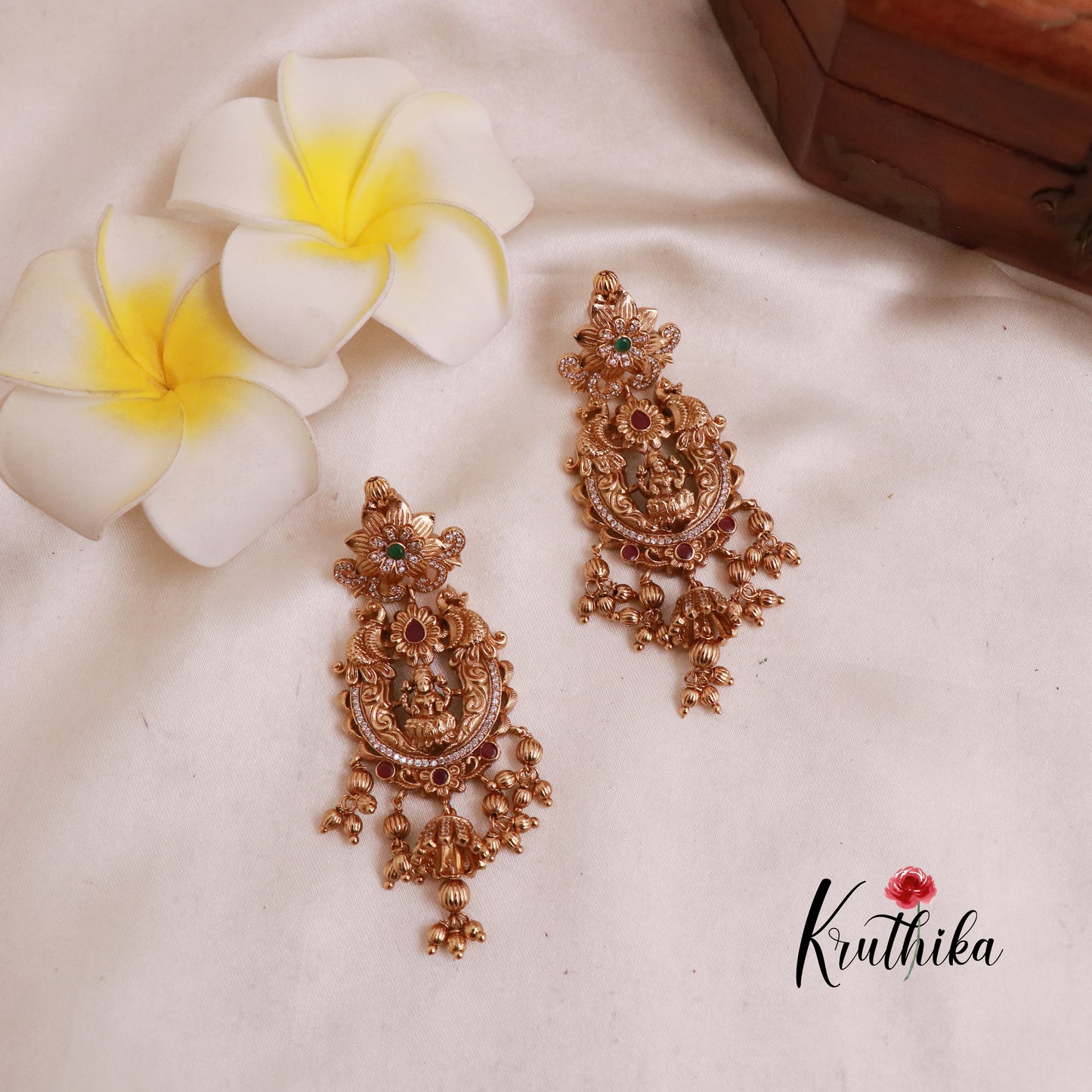 Elegant Floral Temple Necklace with Lakshmi Pendant NC1883