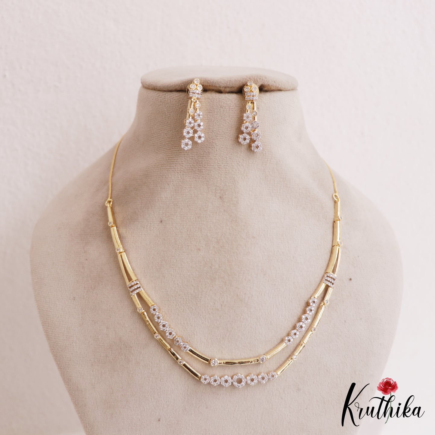 Pretty Floral Motifs Diamond-Finish Gold-Tone AD Necklace NC2776