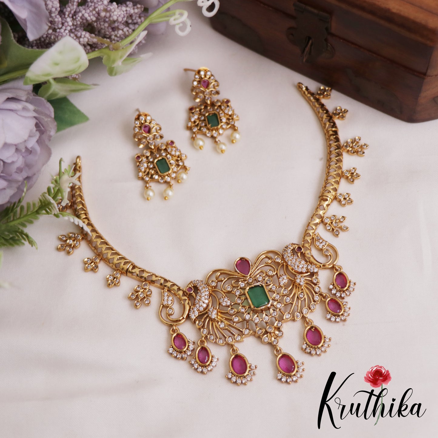 Trendy Peacock Motifs Gold-Tone Choker NC2864