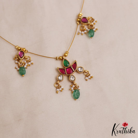 Simple Teardrop Motifs Jadau Invisible Chain With Green Bead Drops NC2974