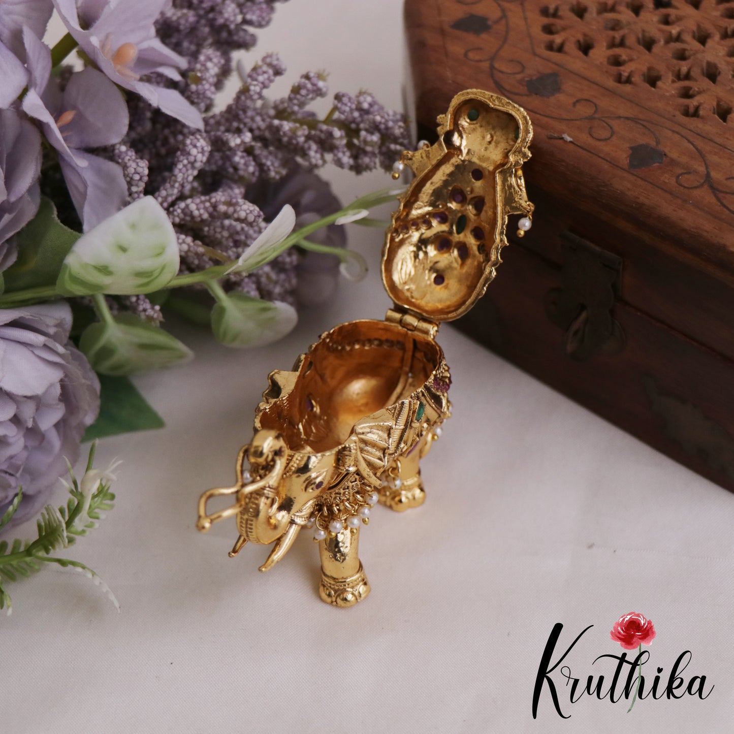 Beautiful Antique Elephant Motifs Kumkum Box K27