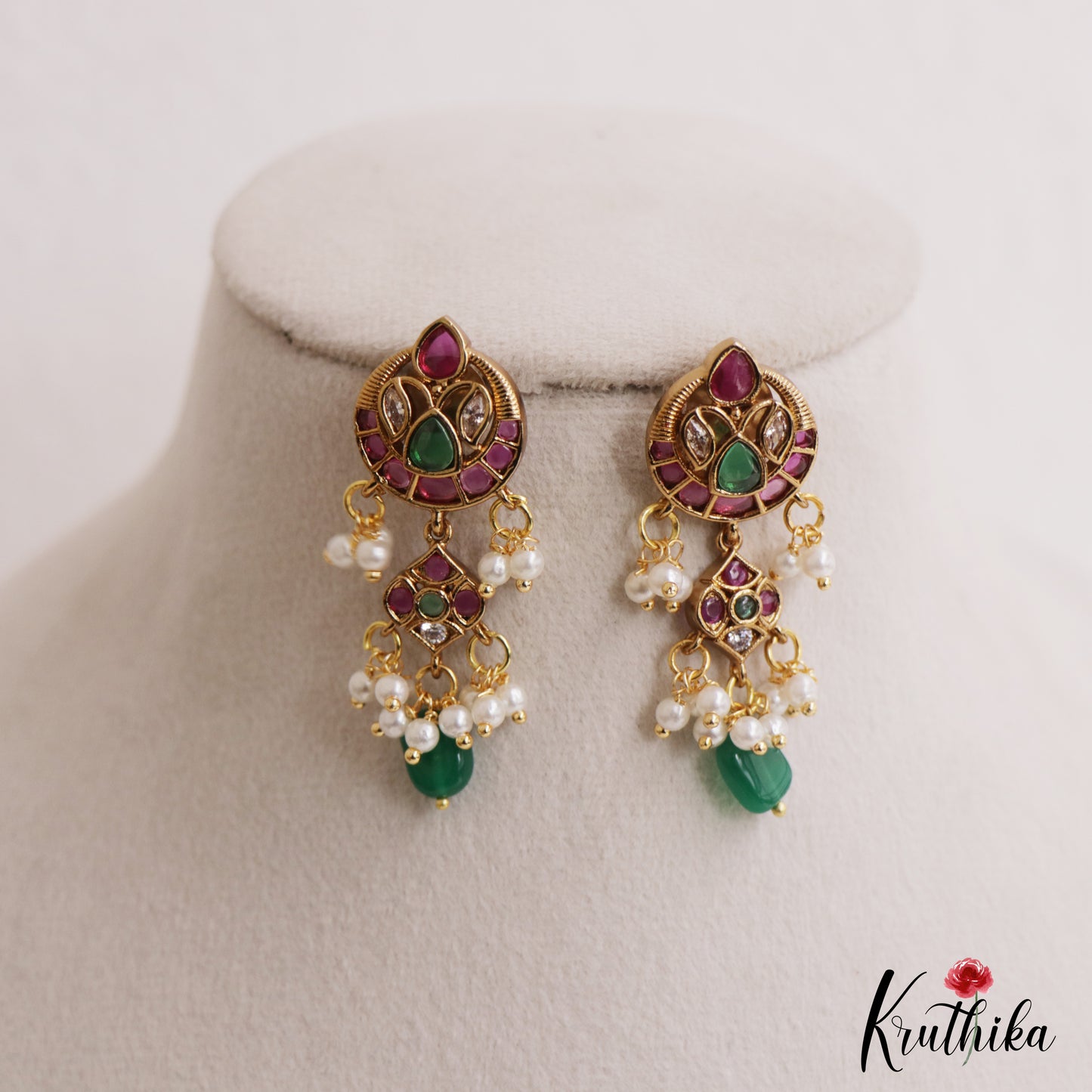 Pretty Teardrop Motifs Kemp Earrings With Pearl Bead Drops E1113