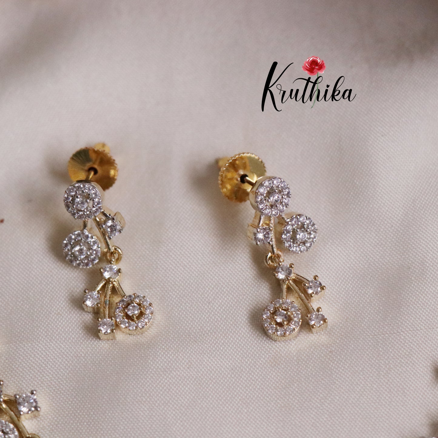 Beautiful CZ Sparking Floral Necklace NC2168 (Available in 2 Colours)