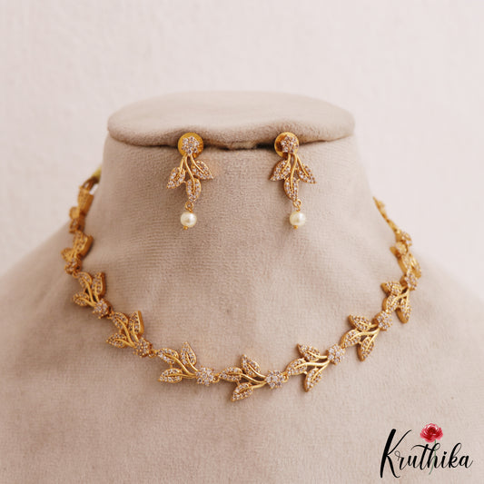 Elegant Leaf Motifs Gold-Tone Choker NC2987