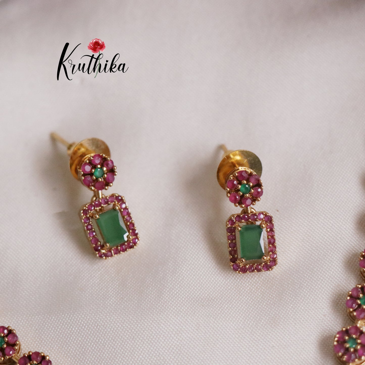 Simple CZ Sparking Victorian Necklace Sets NC2172 (Available in 3 Colours)