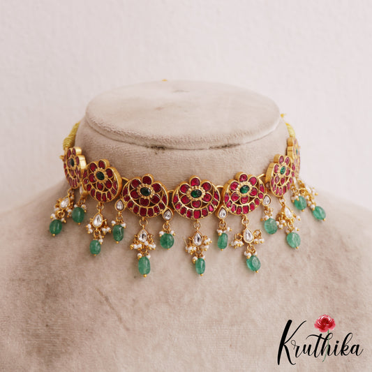 Gorgeous Floral Motifs Kemp Choker With Green Bead Drops NC2821