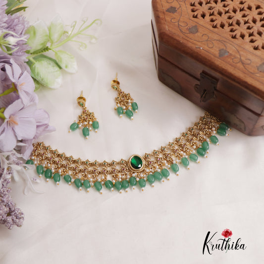 Elegant Kemp Star Floral Shaped Choker with Green Beads NC2529