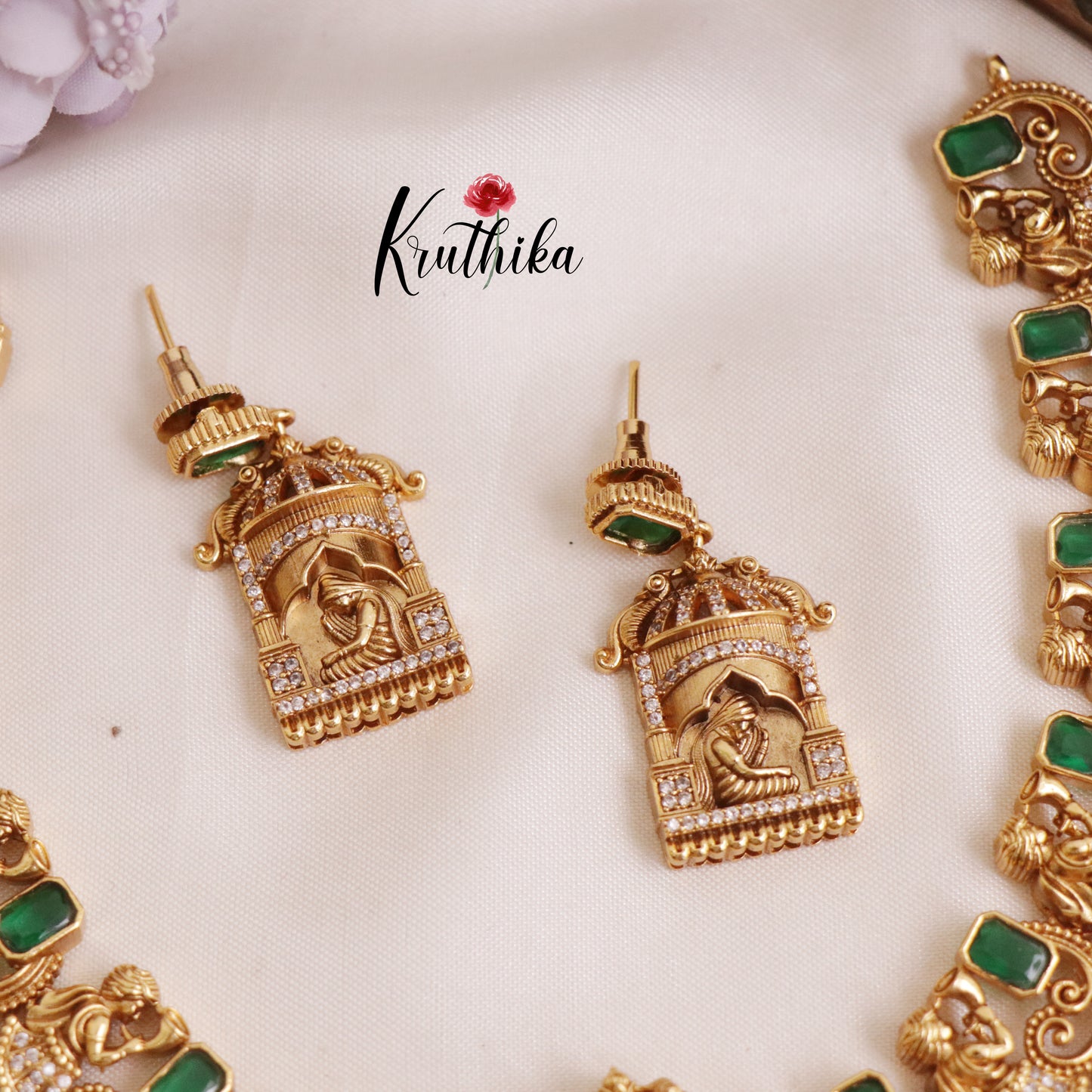 Beautiful Traditional Antique Pallaki Design with Emerald Necklace NC2062