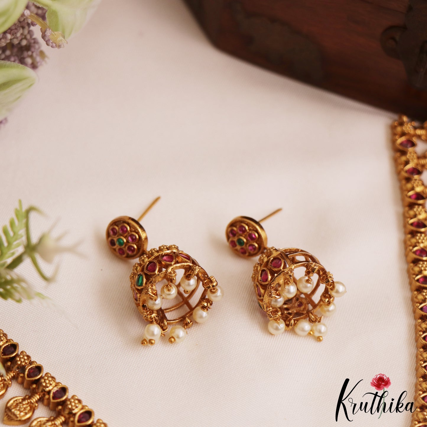 Elegant Antique Lakshmi Leaf Motifs Gold-Tone Choker NC2920