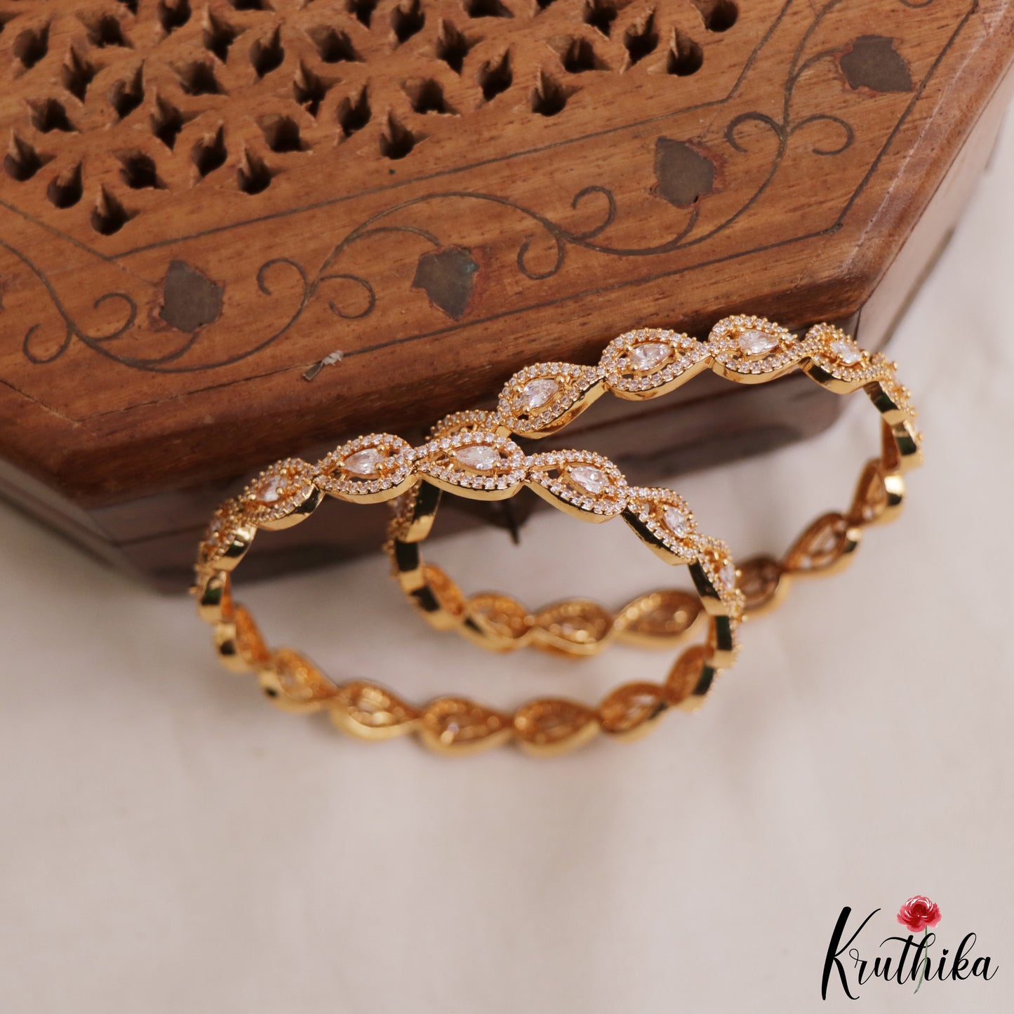 Trendy Leaf Motifs Diamond-Finish Gold-Tone AD Bangles B531 (Set of 2)