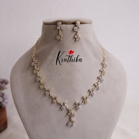 Beautiful CZ Sparking Floral Necklace NC2168 (Available in 2 Colours)