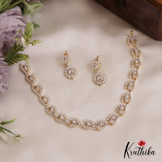 Pretty AD Leaf Motifs Necklace NC2738