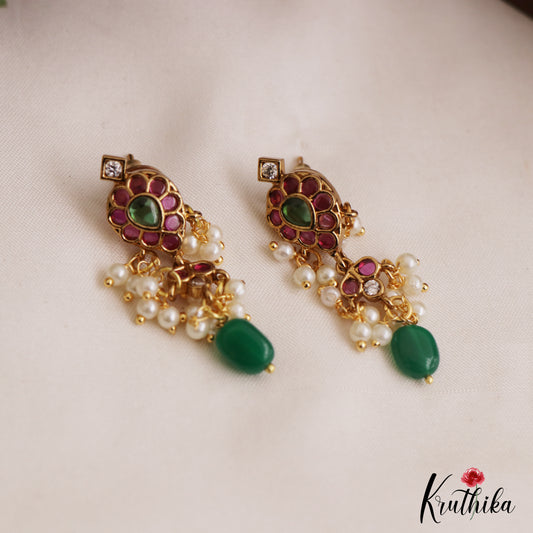 Classic Teardrop Motifs Kemp Earrings With Pearl Bead Drops E1125