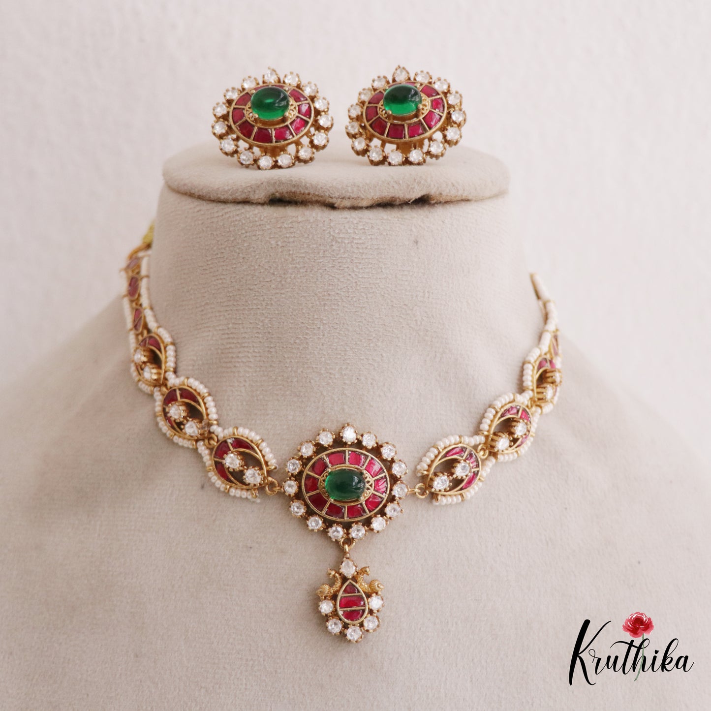 Elegant Floral Motifs Kemp Choker NC2706