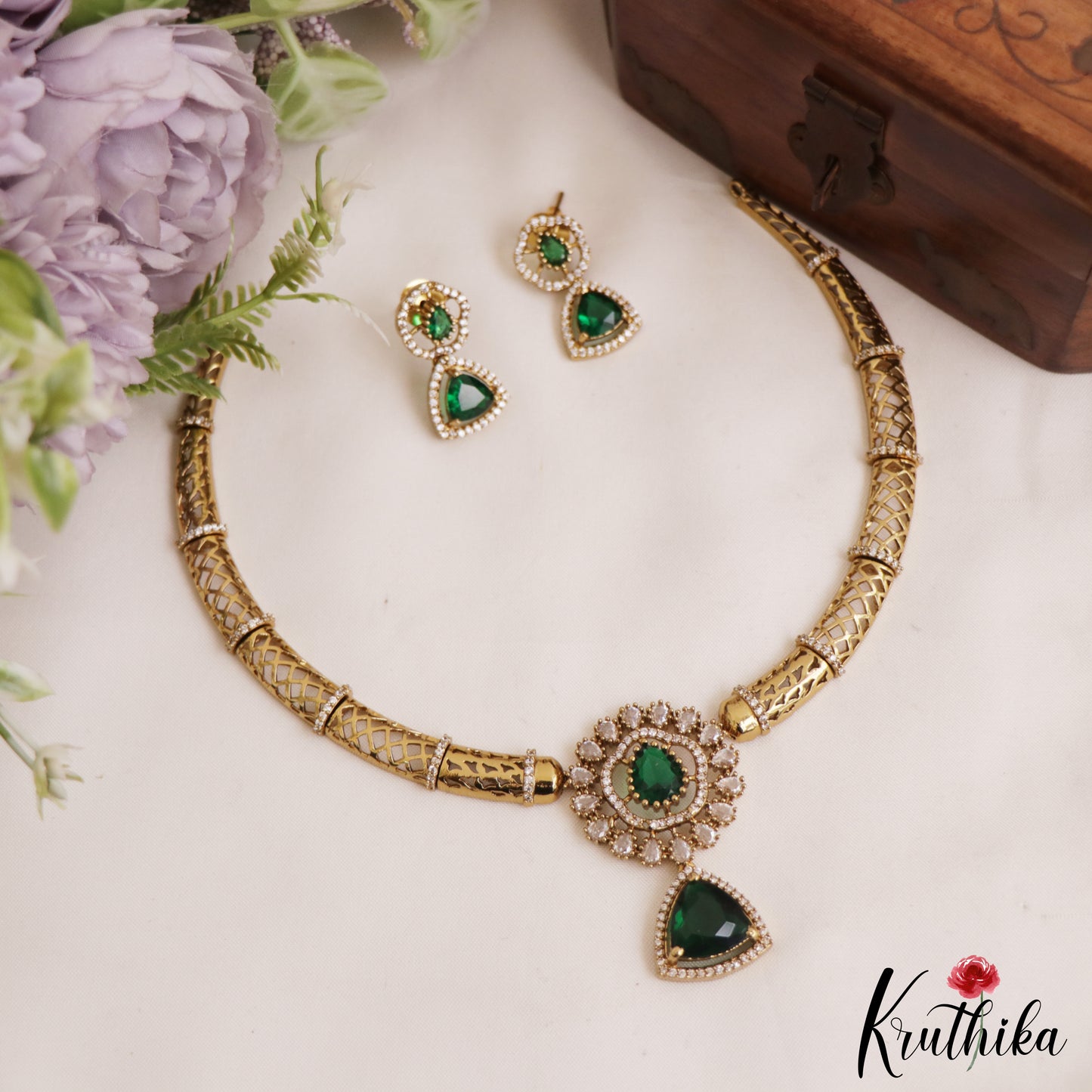Pretty Teardrop Motifs Hasli Choker NC2927