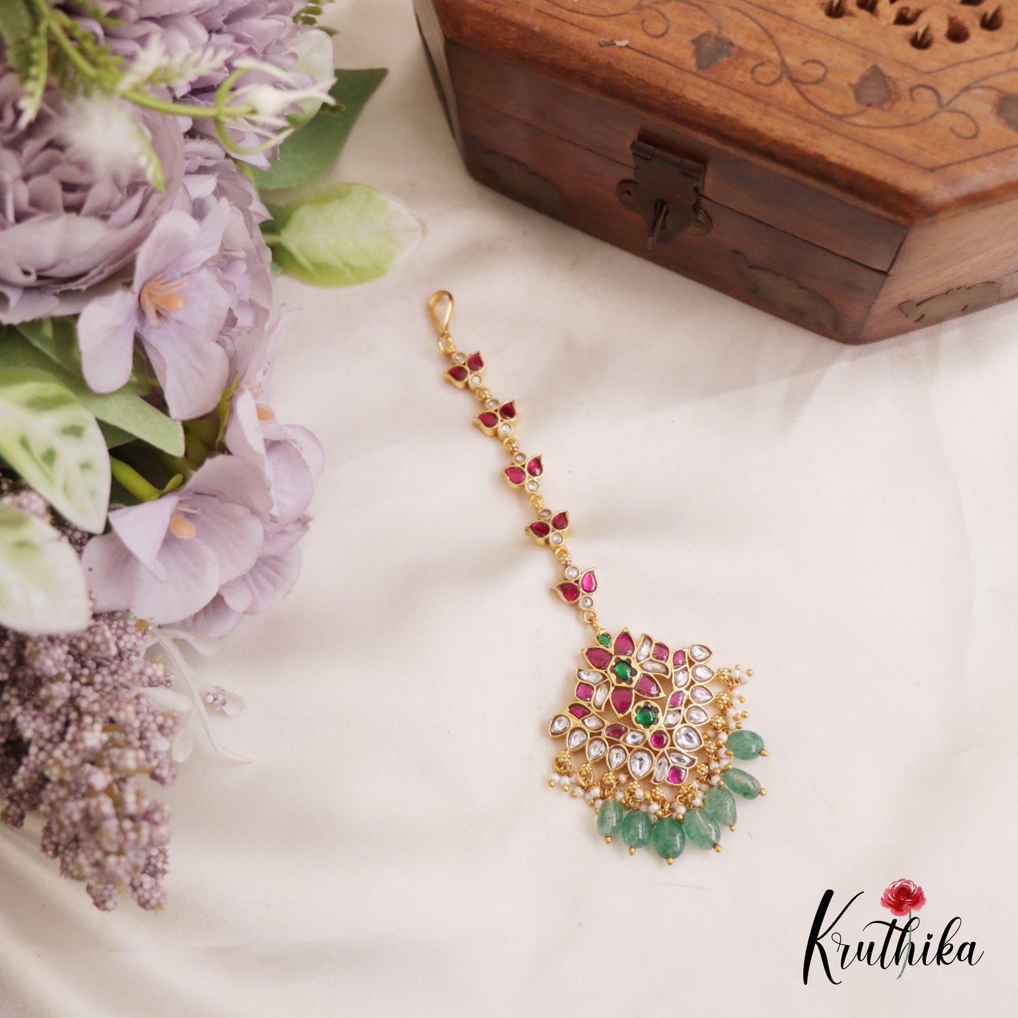 Elegant Floral Leaf Motifs Jadau Maang Tikka With Green Bead Drops MT365
