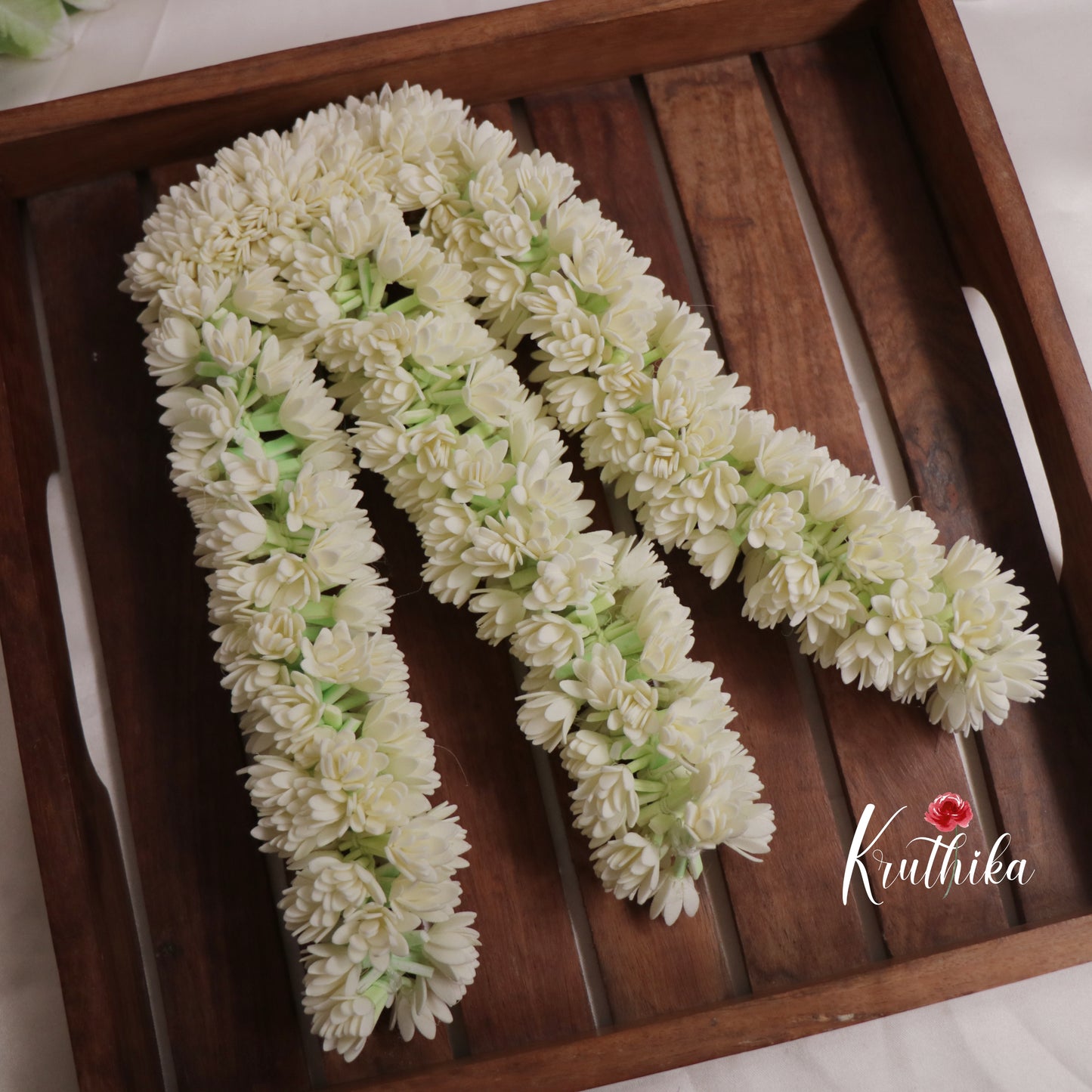 Realistic & reusable 3 strands flowers strings with attached clip G13