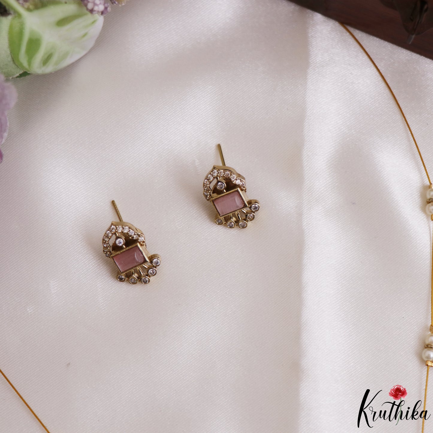 Pretty Floral Motifs CZ Invisible Chain NC3250 (Available In 6 Colors)