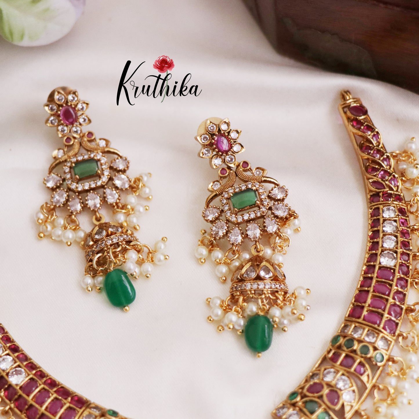 Stunning Floral Teardrop Pearl Drops Kemp Necklace NC2549
