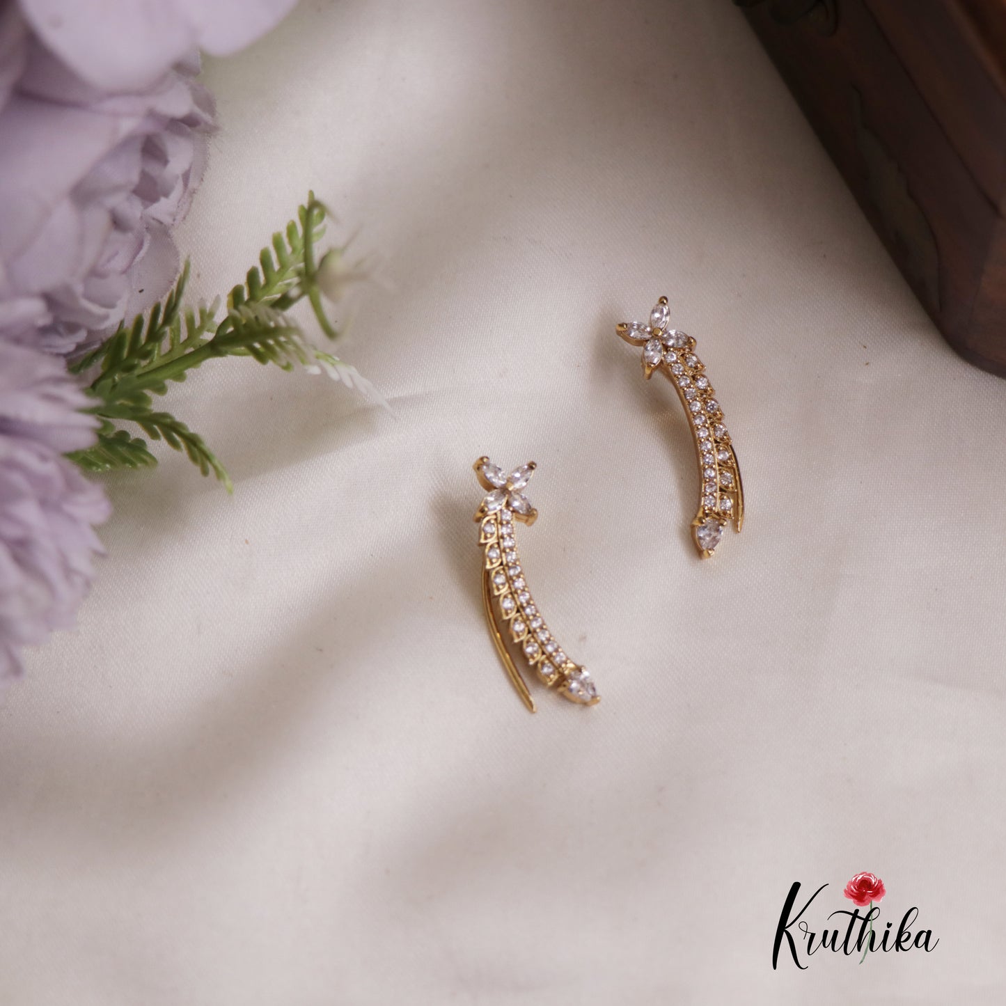 Beautiful Kemp Stone Floral Ear Climbers E790 (Available In 3 Colours)