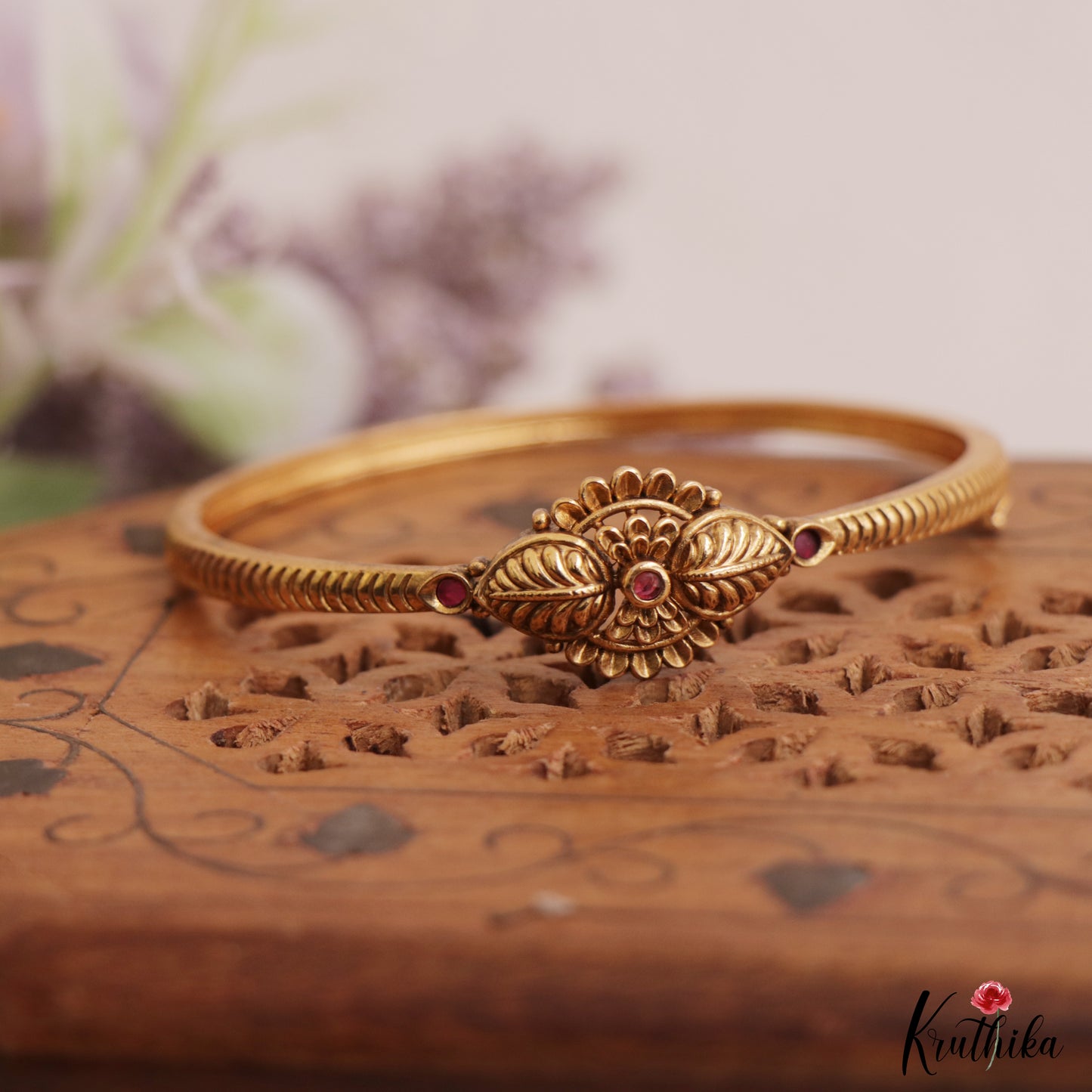 Elegant Antique Floral Leaf Motifs Bracelet/Openable Single Kada B538