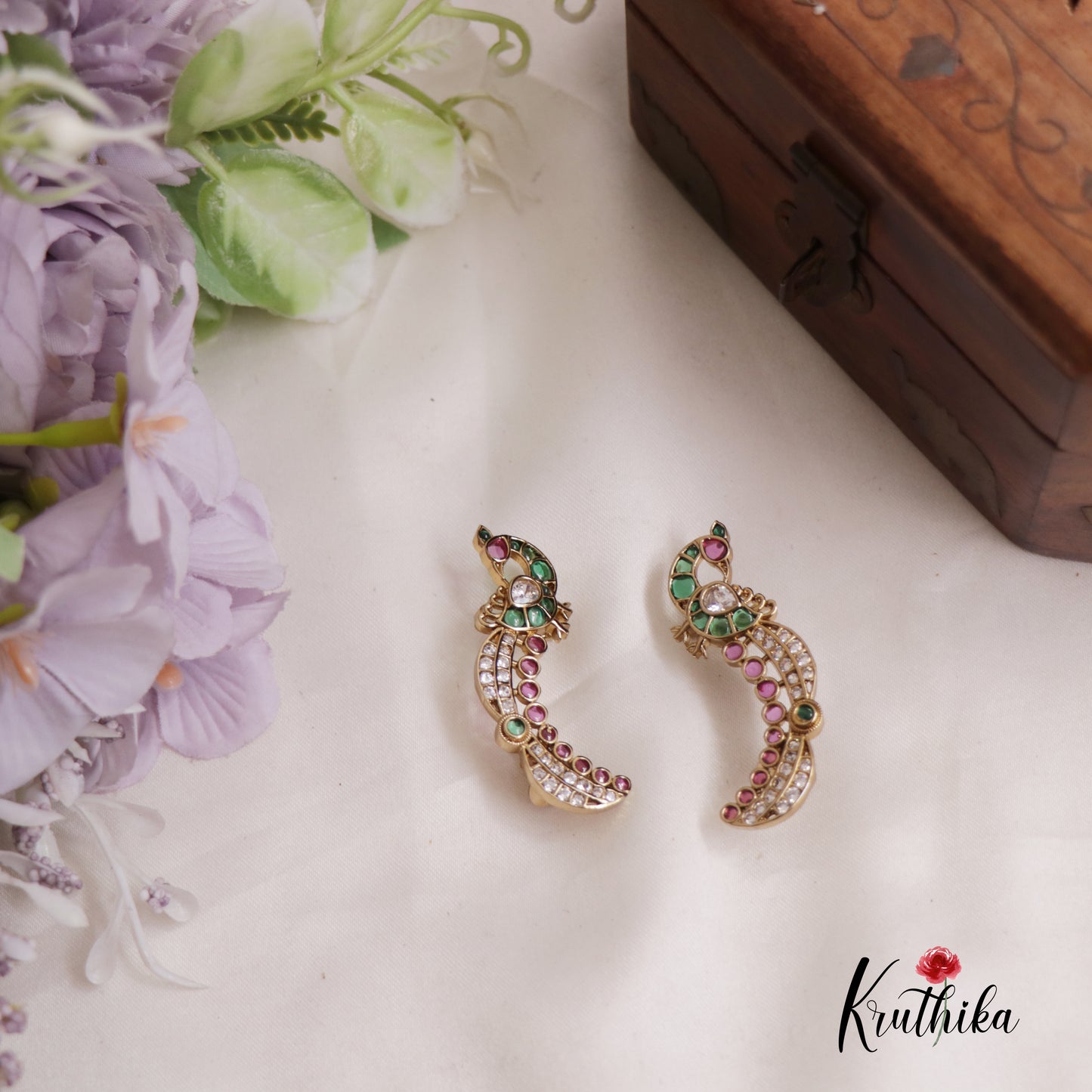 Elegant Kemp Stone Peacock Ear Cimbers E784