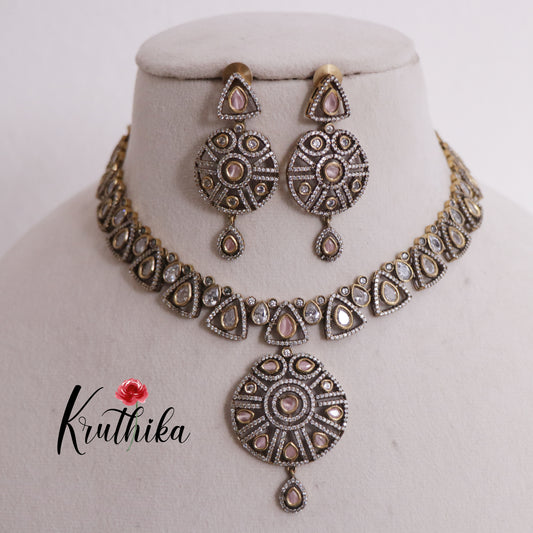 Royal Antique Victorian Necklace with Circular Pendant Drops NC2338 (Available in 5 Colours)