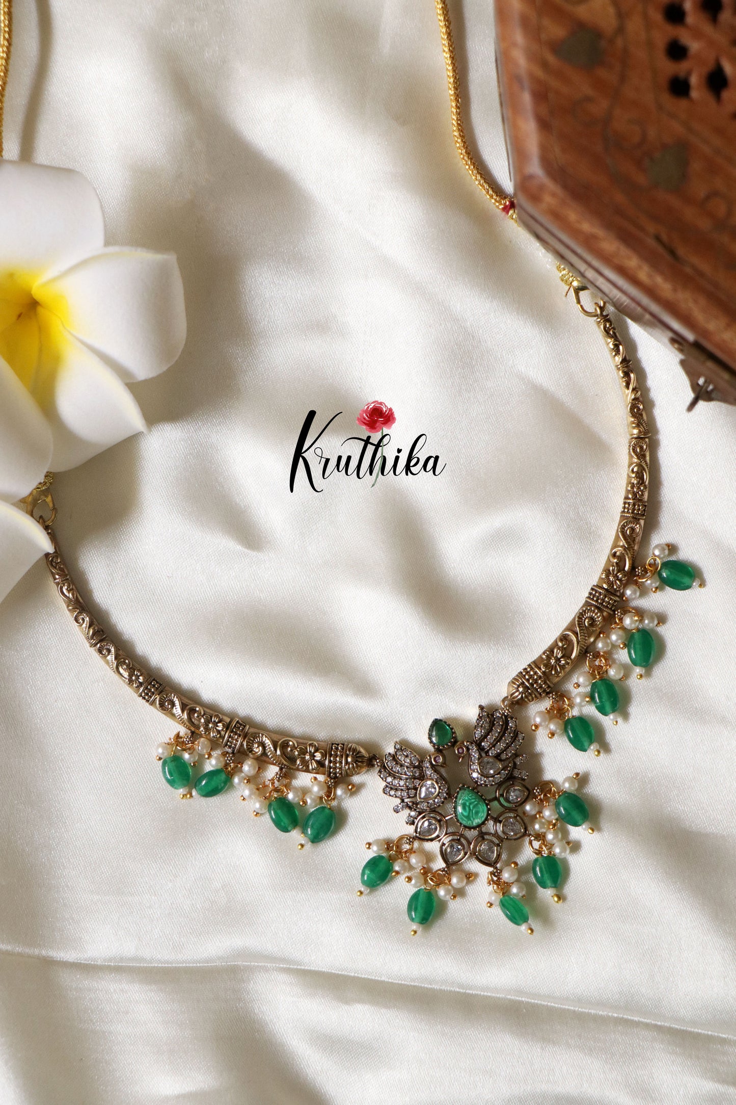 Simple Victorian Peacock Necklace-Green Beads NC1241