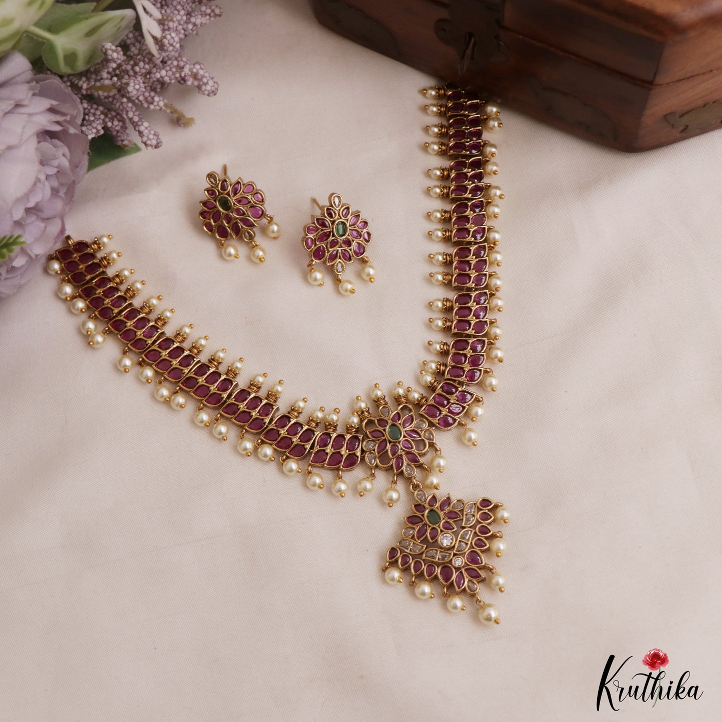 Gorgeous Floral Motifs Kemp Necklace With Pearl Drops NC3102