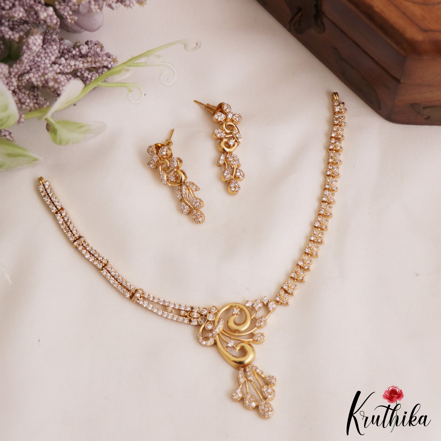 Classic Floral Motifs Diamond-Finish Gold-Tone AD Necklace NC2984