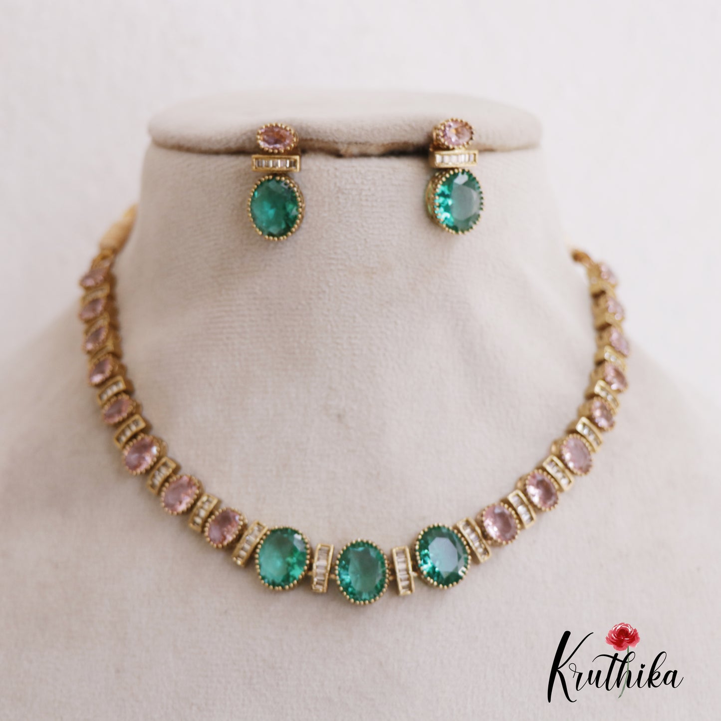 Beautiful Geometric Motifs Victorian Necklace NC2670