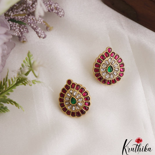 Classic Teardrop Motifs Kemp Stud Earrings E1182