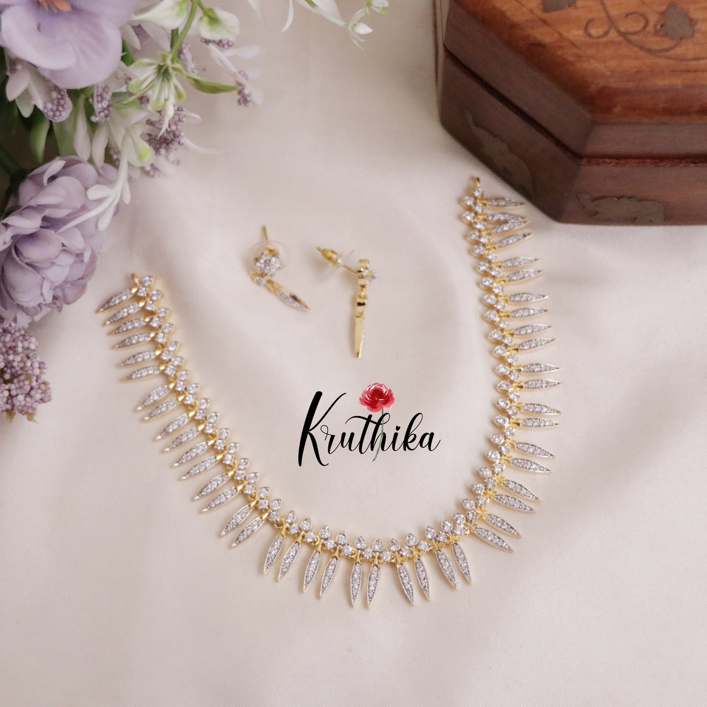 Gorgeous Sparkling Diamond Petals Necklace NC2070