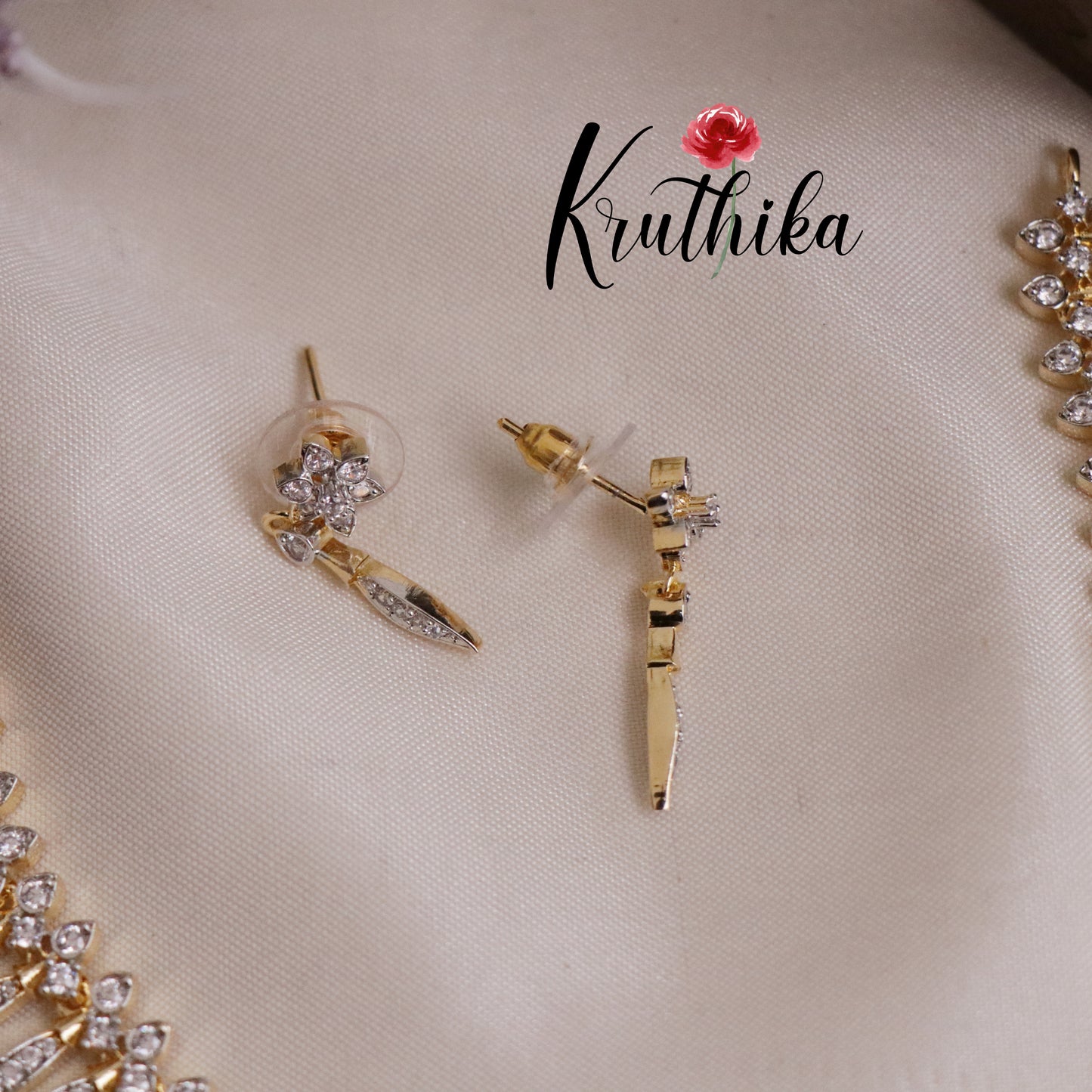 Gorgeous Sparkling Diamond Petals Necklace NC2070