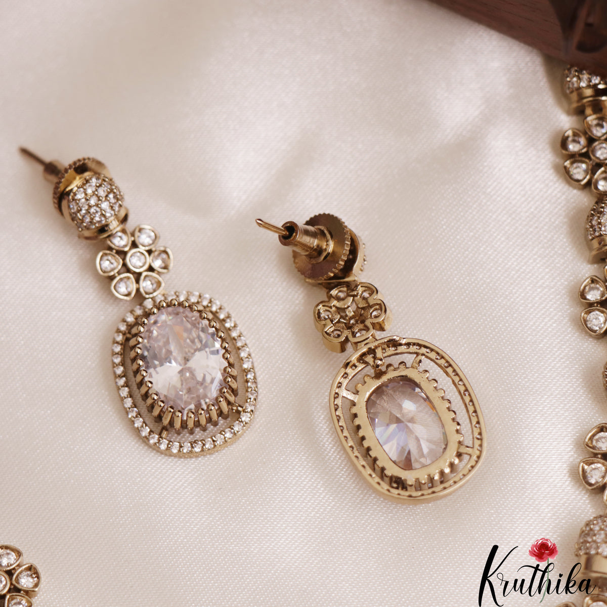 Pretty AD/Victorian Necklace NC1809 ( Available in 5 Colours)