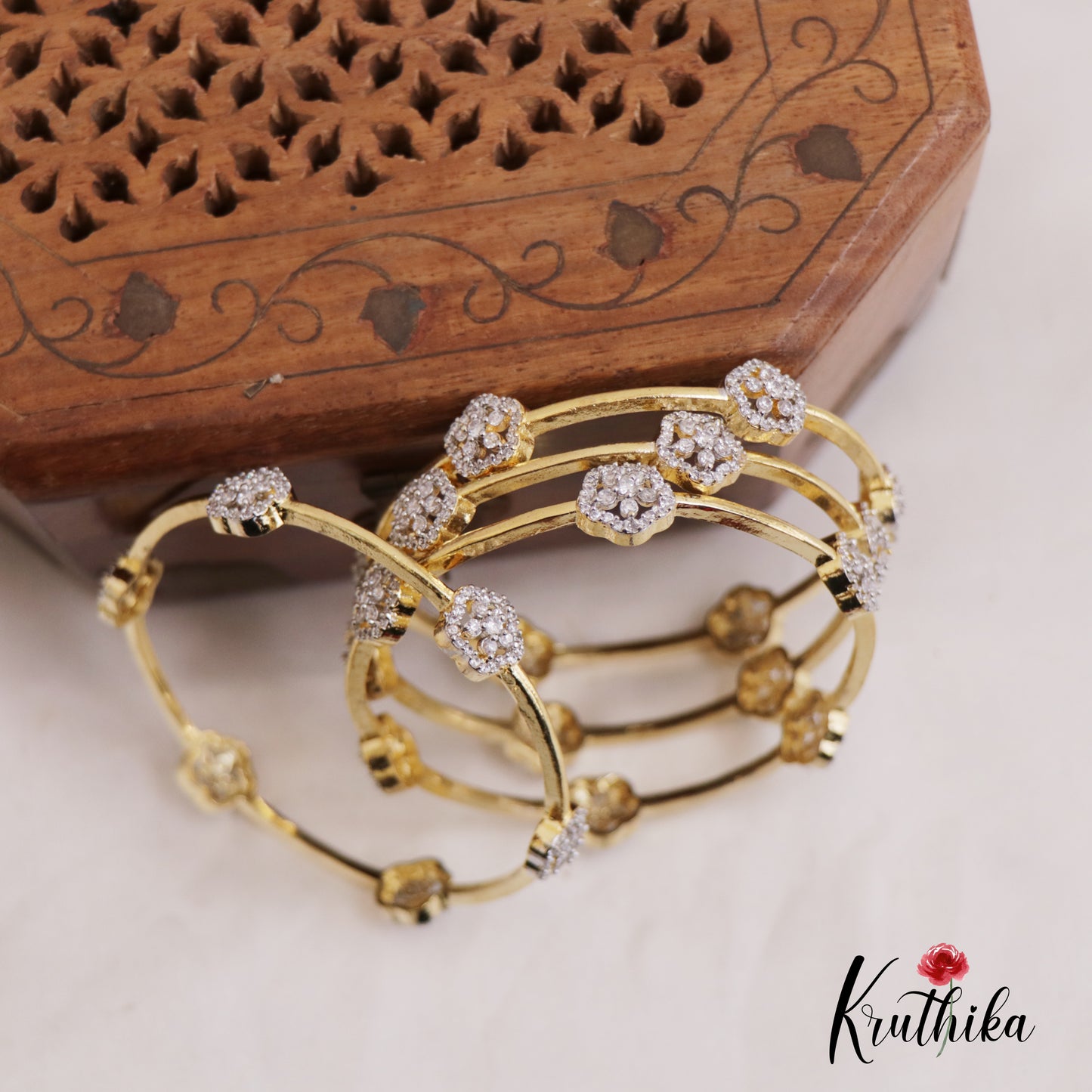 Trendy Floral Motifs Diamond-Finish Gold-Tone Bangles B457 (Set of 4 Bangles)