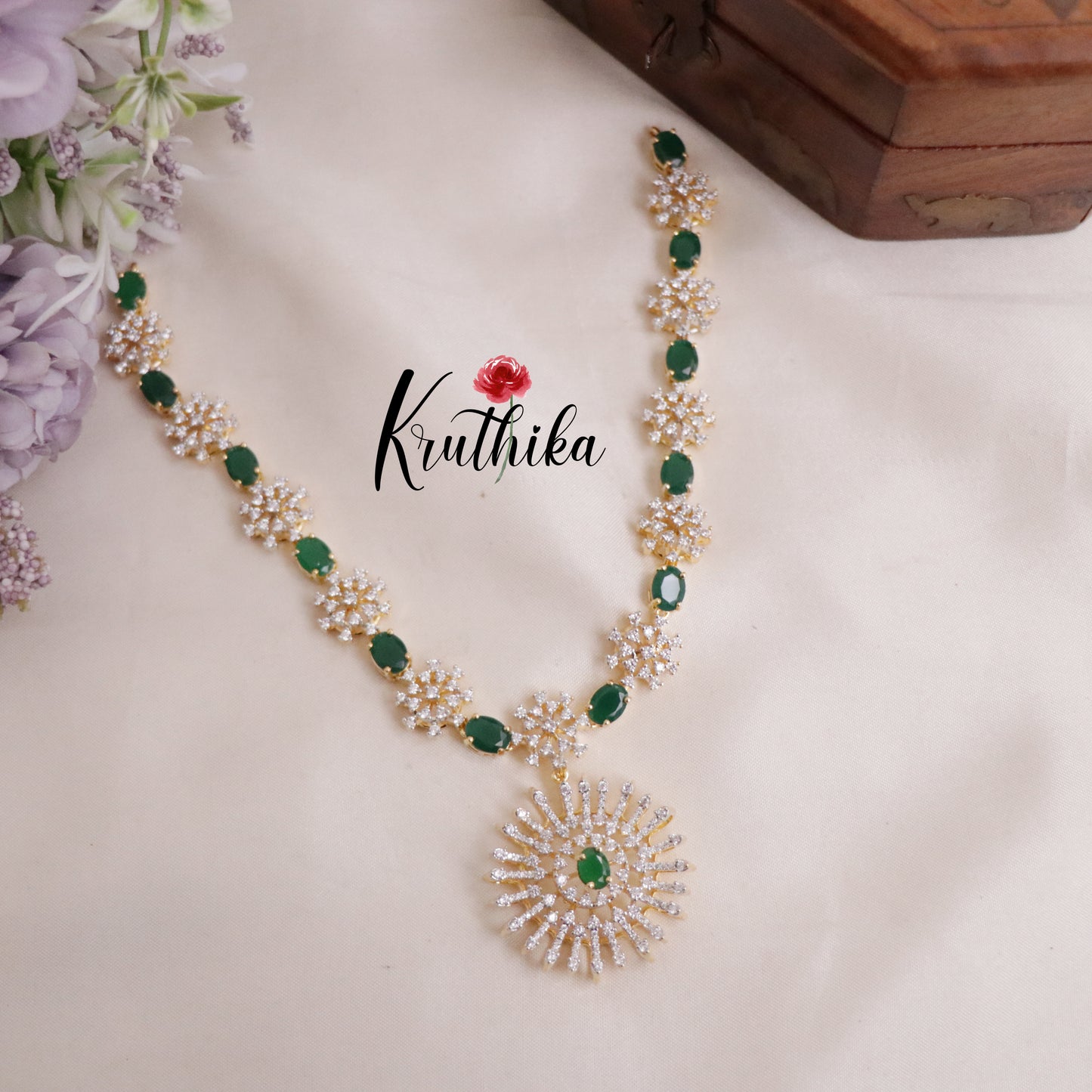 Elegant Flower Design Green Majesty Spark Diamond Necklace NC2073