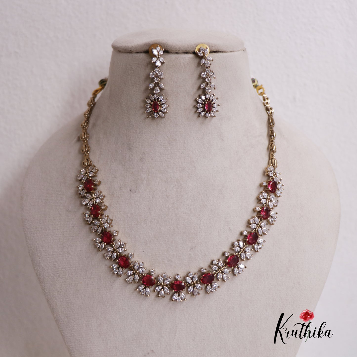 Gorgeous Victorian Necklace NC2522 (Available In 2 Colours)