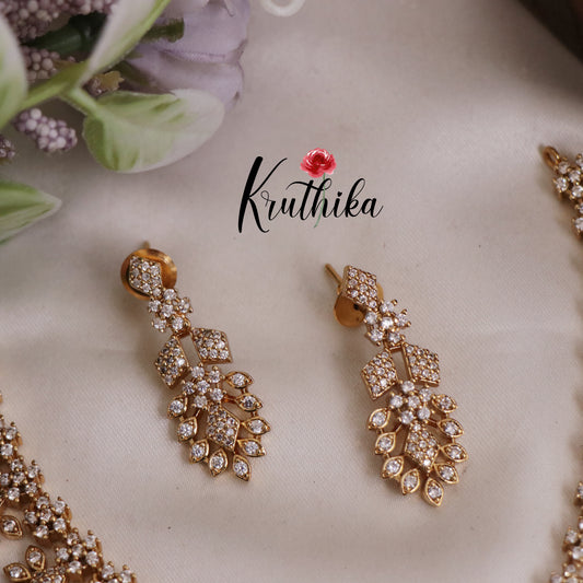 Trendy CZ Sparkling Floral Necklace Set NC2413