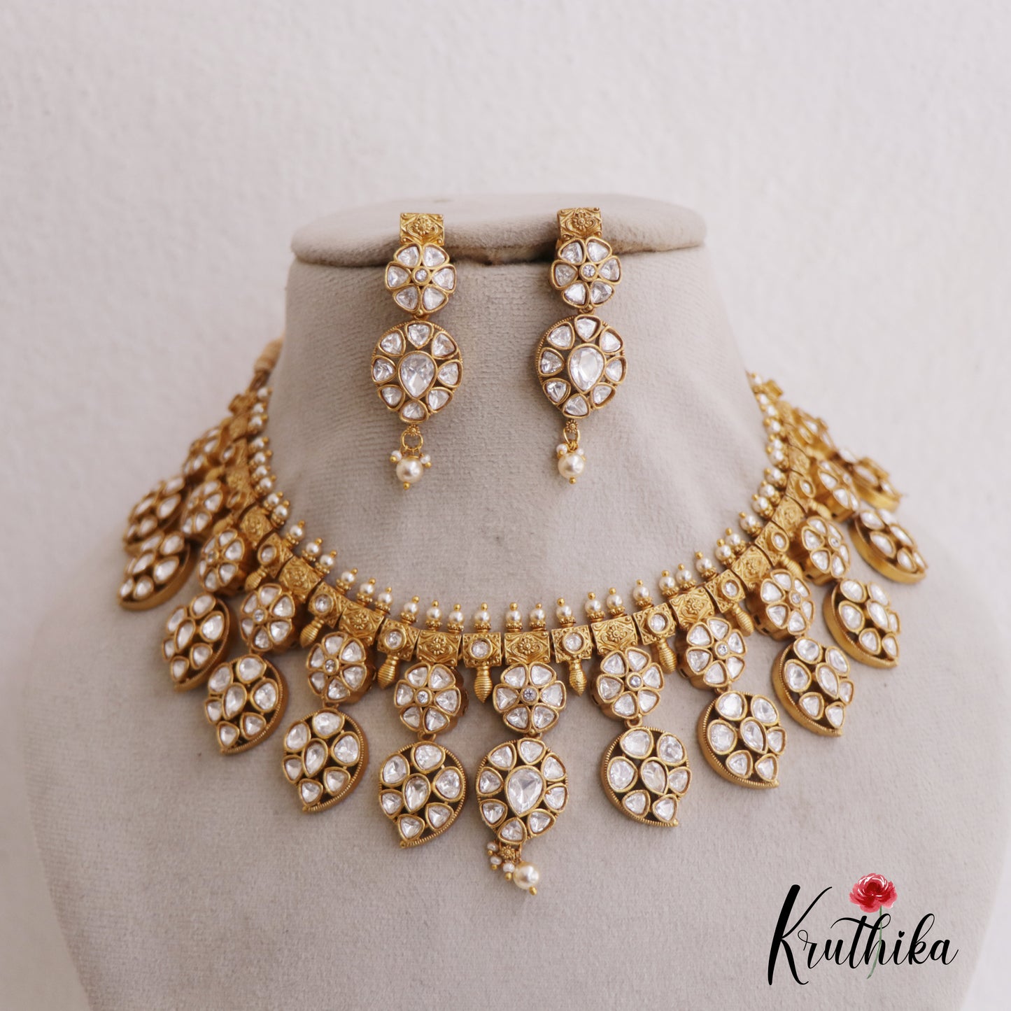 Stunning Leaf Motifs Mossanaite Choker NC2683