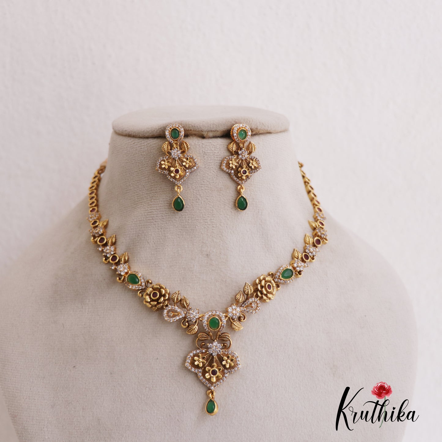 Simple Antique Floral Motifs AD Necklace NC2702
