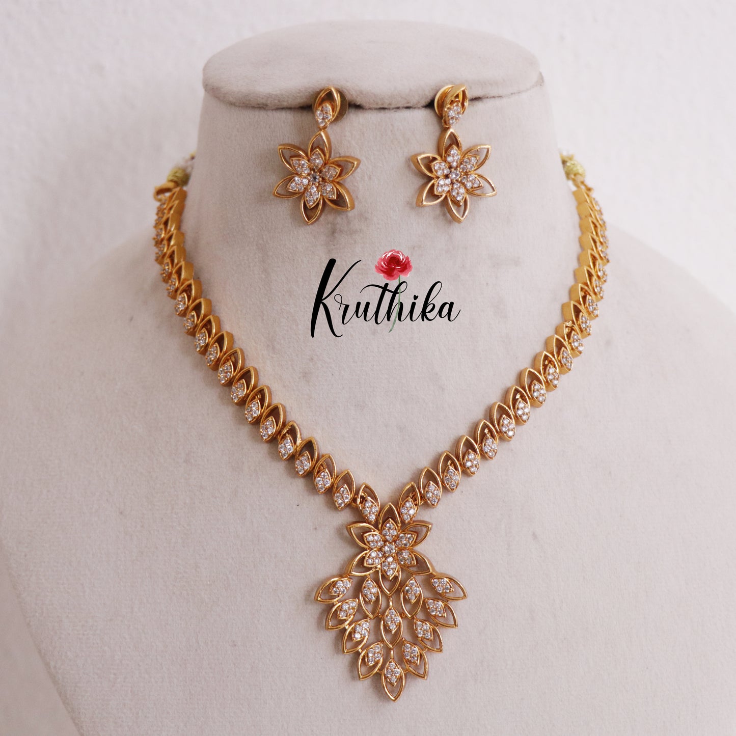 Simple CZ Floral Pendant Necklace Set with Earring NC2393