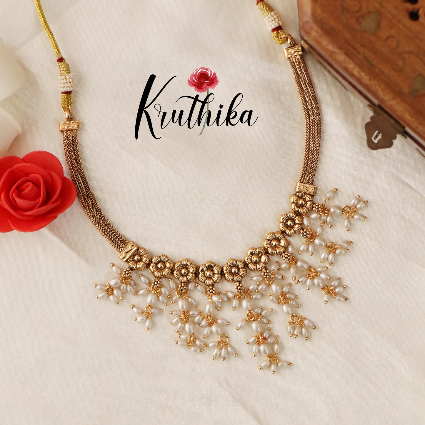 Pretty Antique Necklace Set NC1403