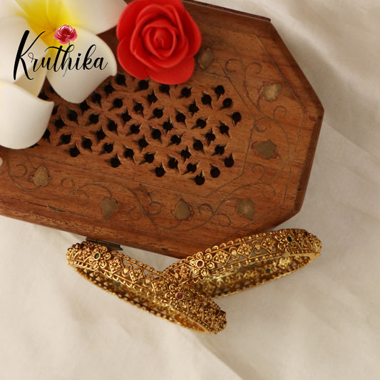 Beautiful Flower Bangles in green stone B158