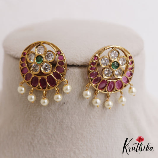 Elegant Floral Motif Kemp Stud Earrings With Pearl Drops E1168