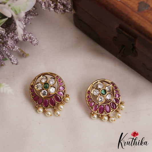Elegant Floral Motif Kemp Stud Earrings With Pearl Drops E1168