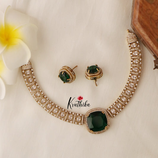 Pretty AD/Victorian Necklace-Green NC1244